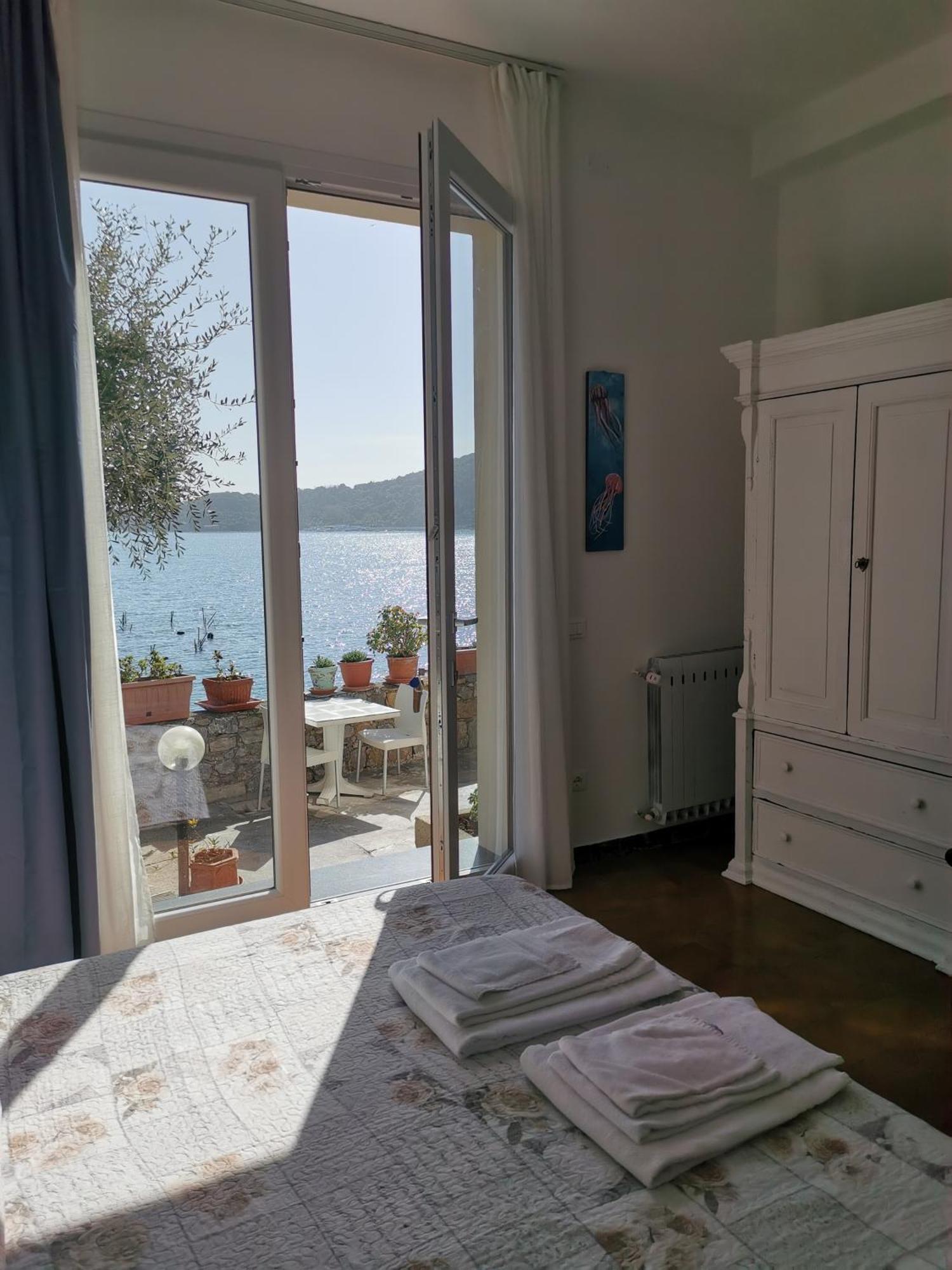 B&B La Palafitta ปอร์โตเวเนเร ภายนอก รูปภาพ